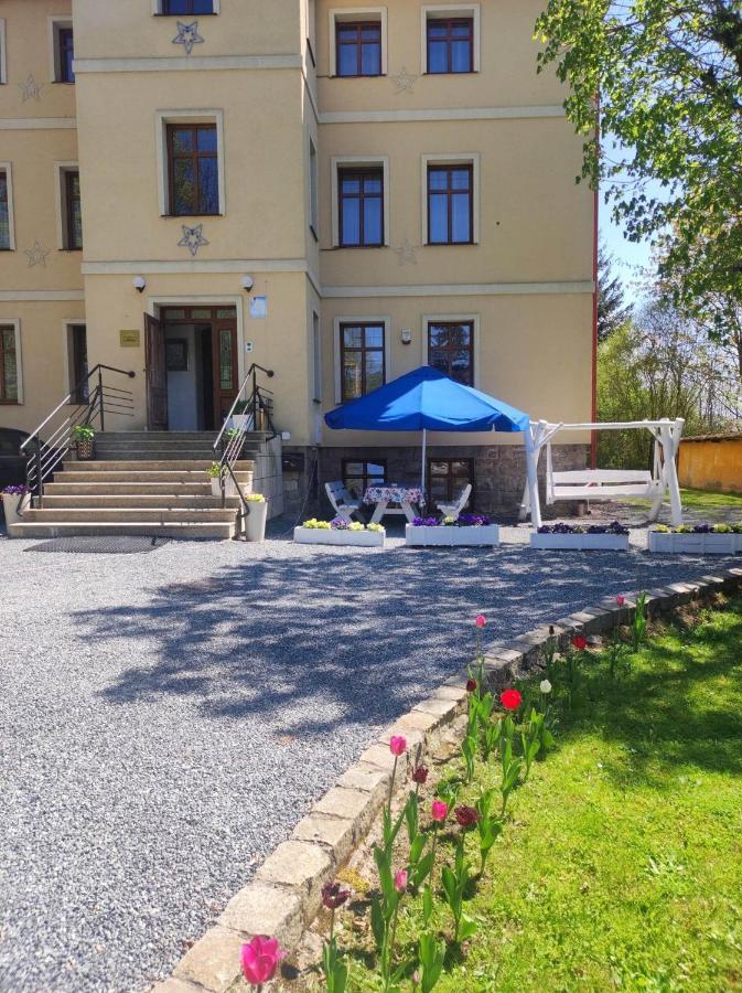 Willa Pod Gwiazdami & Spa Kudowa-Zdrój Extérieur photo