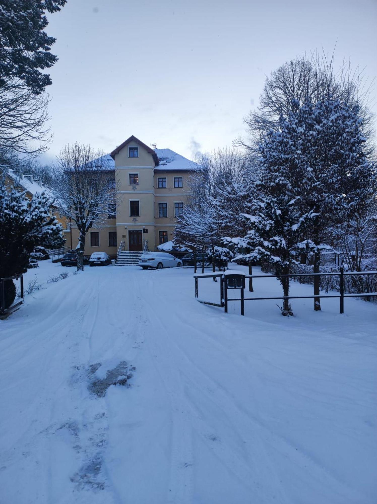 Willa Pod Gwiazdami & Spa Kudowa-Zdrój Extérieur photo
