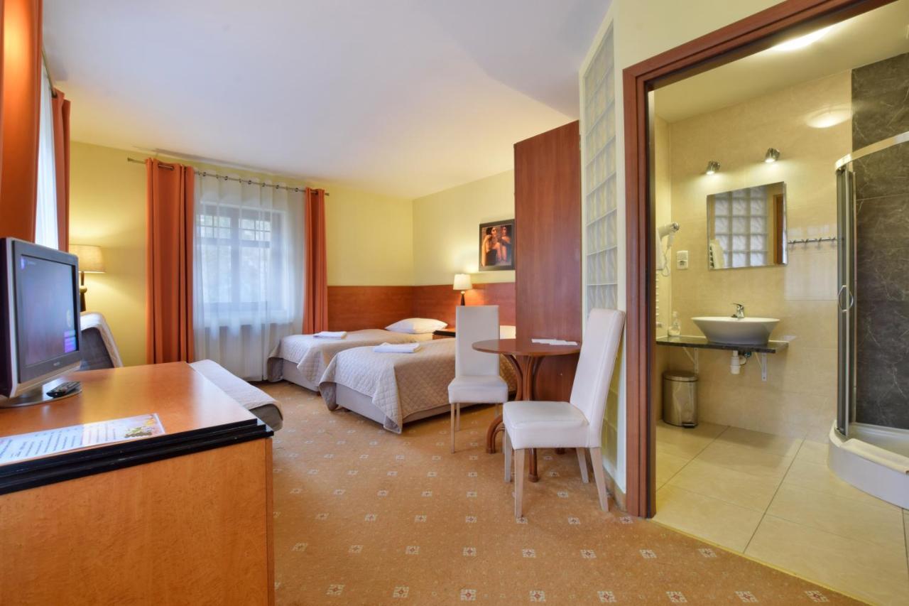 Willa Pod Gwiazdami & Spa Kudowa-Zdrój Extérieur photo