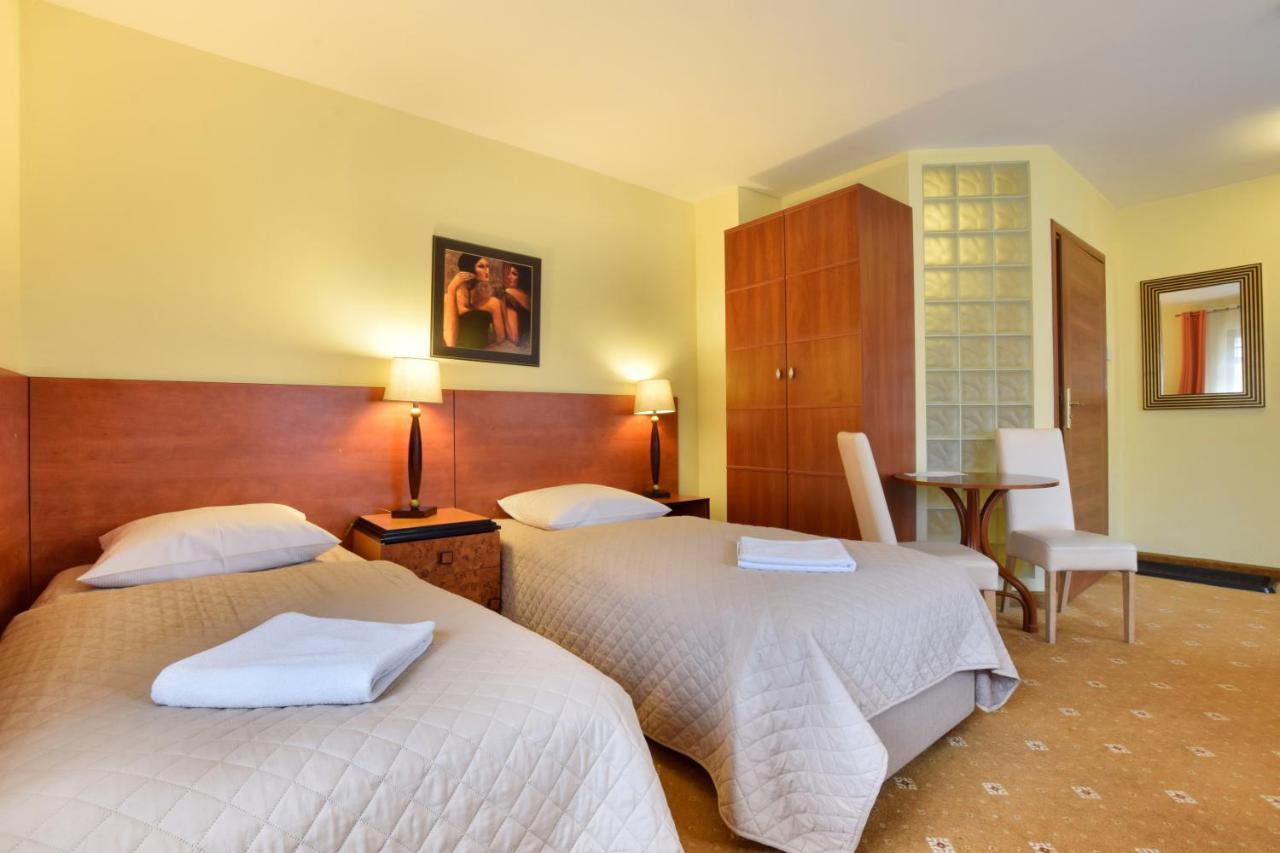 Willa Pod Gwiazdami & Spa Kudowa-Zdrój Extérieur photo